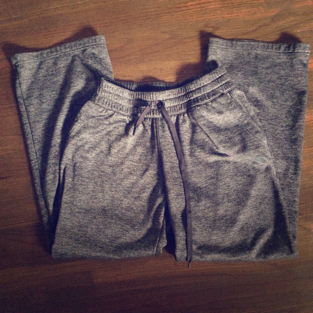 Women’s Medium Adidas sweatpants.